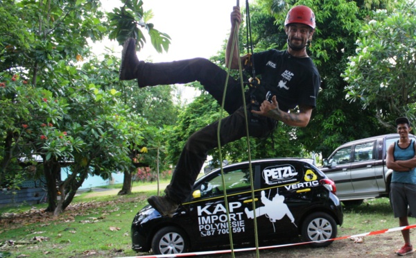 Les cordistes font démonstration de leur art à Paea