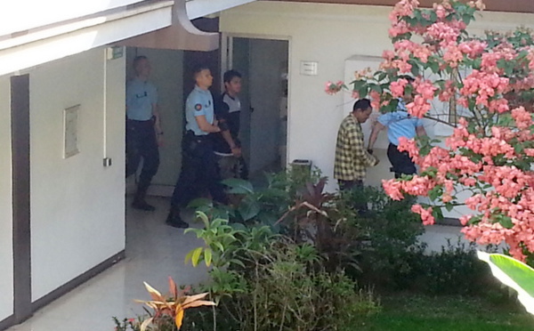 Il pointe une arme sur une fillette de 10 ans et l'emmène en voiture pour la tripoter sur un parking