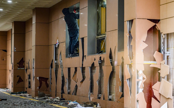 Corée du Sud: le tribunal responsable du maintien de Yoon en détention pris d'assaut dans la nuit