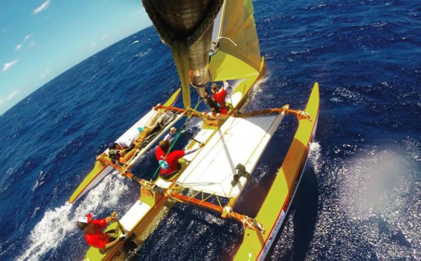 Holopuni Va’a Channel Crossing : 375 km en pirogue à voile entre Tahiti et Bora !
