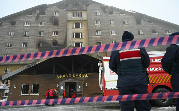 Turquie: une série de négligences pointées du doigt après un incendie qui a fait 79 morts