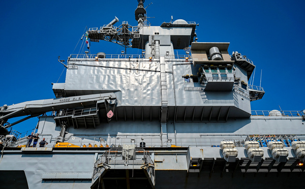 Le porte-avions français Charles-de-Gaulle aux Philippines en février