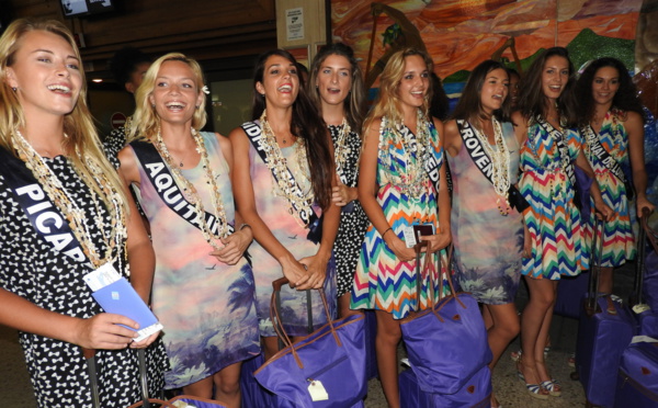 Miss France : les 31 perles chantent "Manava" avant de s'envoler