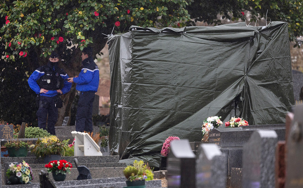 La tombe de Jean-Marie Le Pen à La Trinité-sur-Mer dégradée, indignation à droite