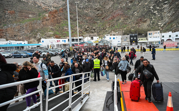Grèce: 6.000 personnes ont quitté l'île de Santorin, les séismes continuent