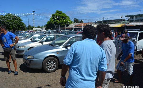 Vente aux enchères : entre bonnes affaires et désillusions au garage de Puurai