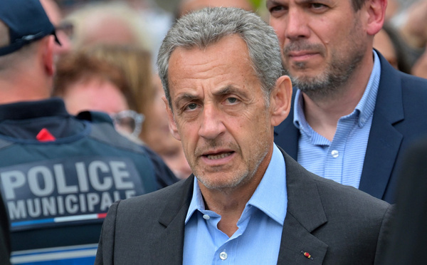 Nicolas Sarkozy équipé d'un bracelet électronique, une première pour un ex-président