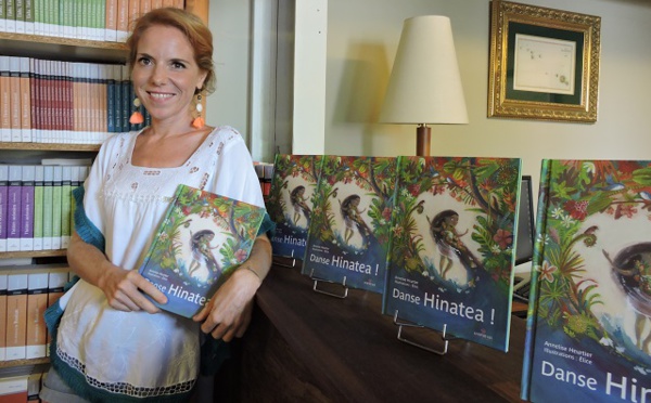 Lis et danse avec Hinatea 
