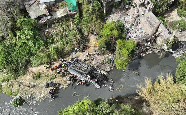 Guatemala: nouveau bilan de 55 morts dans un accident d'autocar, un des pires en Amérique latine