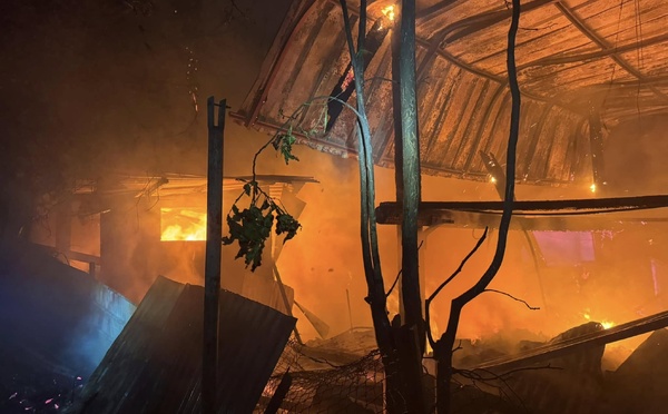 ​Deux maisons détruites par un incendie à Mamao