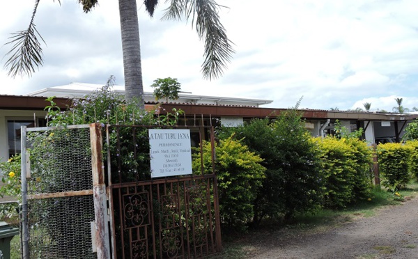 A Tauturu ia na garde son local rue Wallis