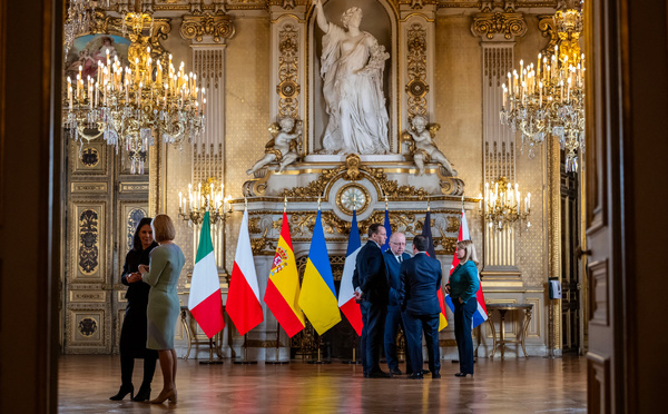 Ukraine : Macron parle à Trump puis tient une réunion de crise avec des pays-clés européens