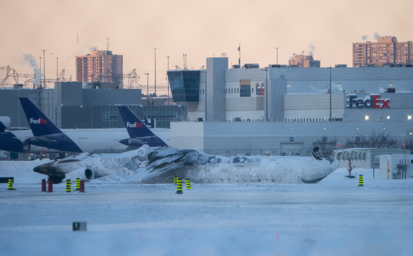 Canada: un avion se retourne à l'atterrissage, 18 blessés