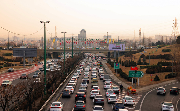 Pour stimuler son économie, l'Iran réfléchit au transfert de sa capitale près du Golfe