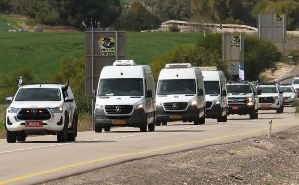 Netanyahu qualifie le Hamas de "monstre" après la remise des corps de quatre otages