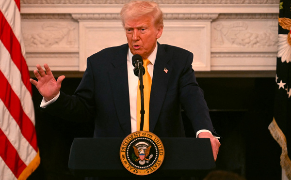 Trump repart à la charge contre Zelensky et l'appelle à parler à Poutine