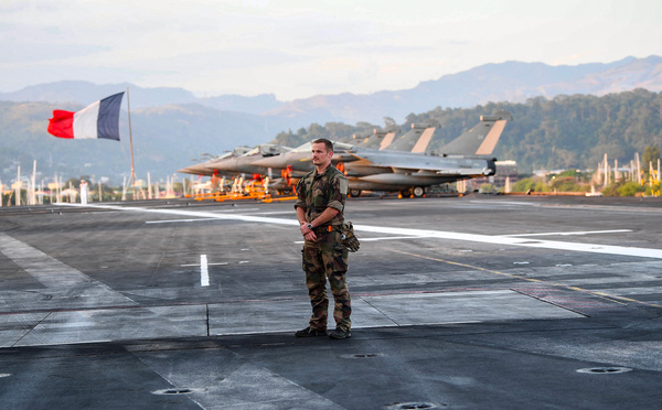 Première mission du porte-avions nucléaire français Charles de Gaulle aux Philippines