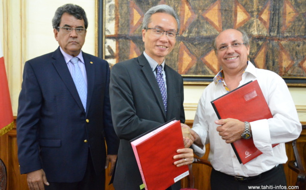 Le protocole d'accord pour Tahiti Mahana Beach est signé