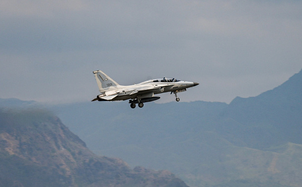 Philippines: un avion de combat en mission contre des insurgés porté disparu à Mindanao