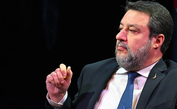 Salvini, numéro 2 du gouvernement italien, qualifie Macron de "fou"