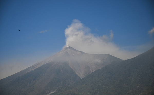 Guatemala: près d'un millier d'évacuations après l'éruption d'un volcan