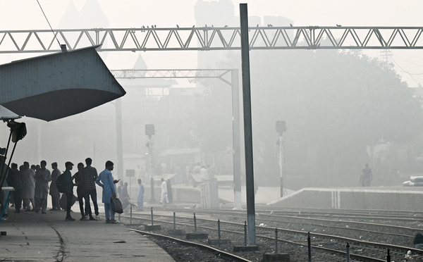 Pakistan: des séparatistes retiennent en otages 450 passagers d'un train