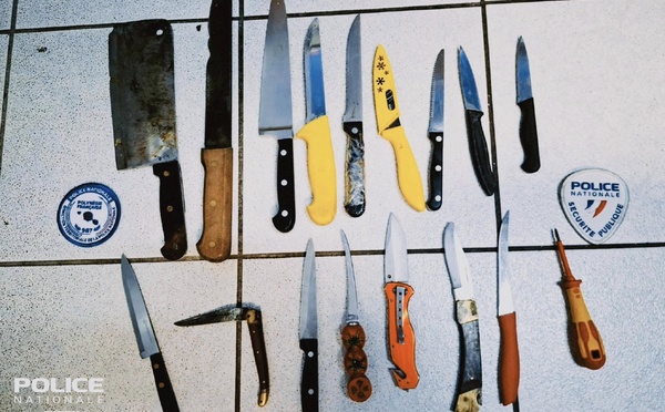 16 couteaux saisis mercredi au Parc Paofai
