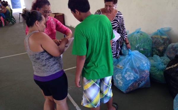 Des taies d'oreiller, des coussins et des couvertures pour les sinistrés de Mahina