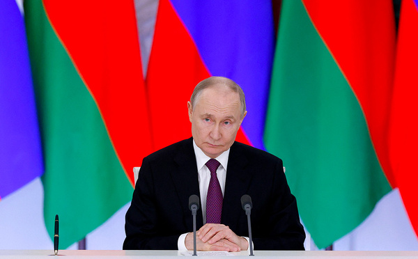 Ukraine: Pour Poutine, qui envoie un message à Trump, l'idée de trêve doit encore être discutée