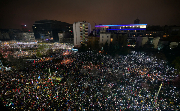 Marée humaine à Belgrade contre la corruption