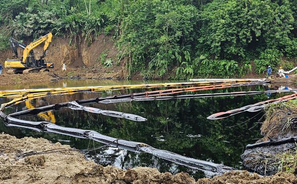 L'Equateur réduit ses exportations de pétrole après une grave fuite d'hydrocarbures