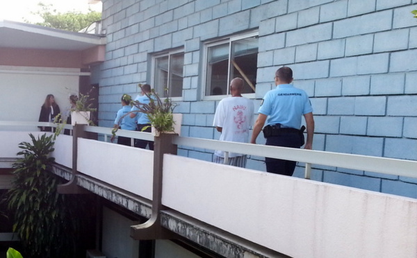 Faa'a : Elle poignarde son tane qui la frappe à coups de balais