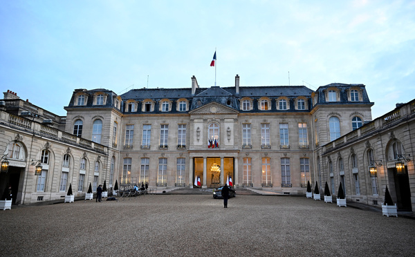 Guerre commerciale: Emmanuel Macron dénonce une décision "brutale et infondée" de Trump