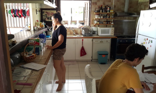 Deux étudiants de l’Isepp passent derrière la caméra