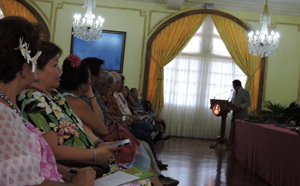 Edouard Fritch veut rassurer les syndicats de salariés