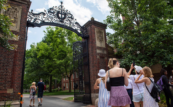 Gel de 2 milliards de subventions à Harvard, la liberté académique en débat