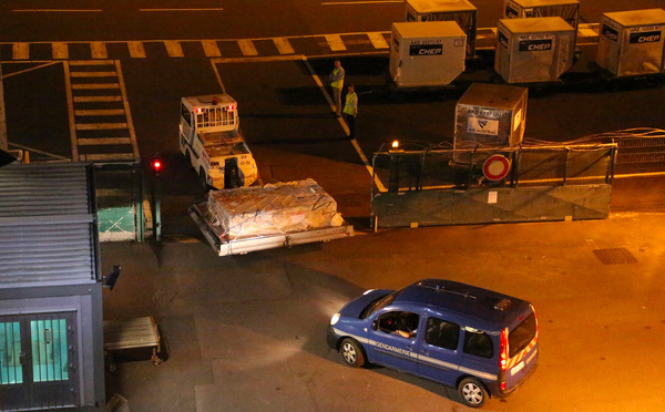 La Réunion: 20 kg de drogue saisis en quatre jours à l'aéroport, sur fond de "tsunami blanc"