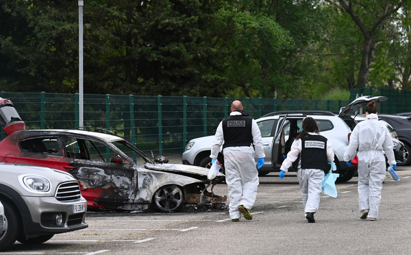 Attaques contre des prisons: nouveaux tags et incendies, Bayrou, Retailleau et Darmanin mercredi en Isère