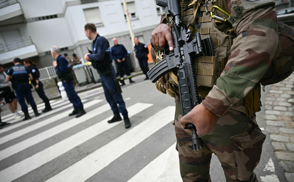 Une lycéenne tuée et trois blessés dans une attaque au couteau dans un lycée privé de Nantes