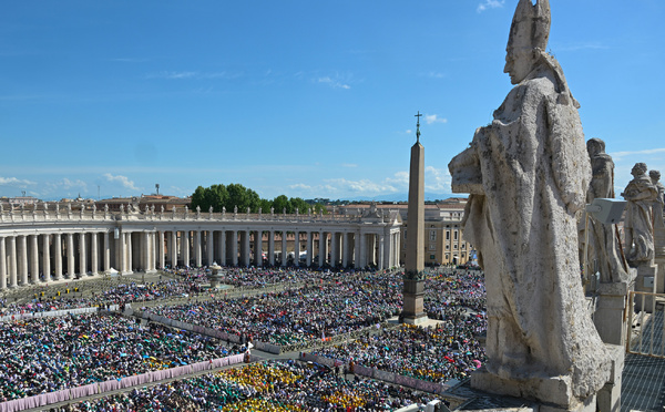 A Rome, une foule fervente pour le pape François, avant la succession