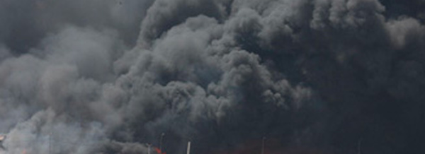 Iran: le feu "maîtrisé", trois jours après une explosion meurtrière dans un port