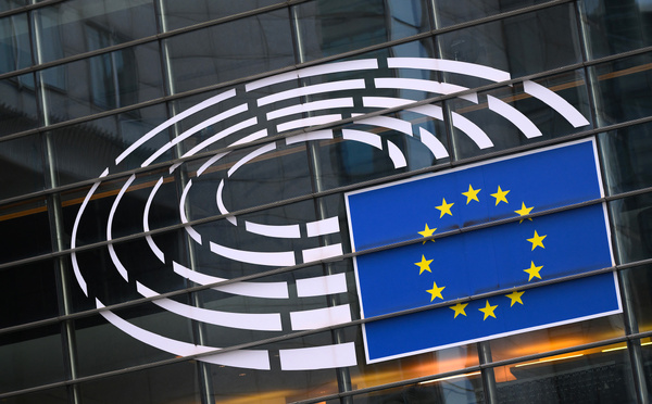 Face au "diktat" de Trump, la France et l'UE investissent pour attirer les chercheurs