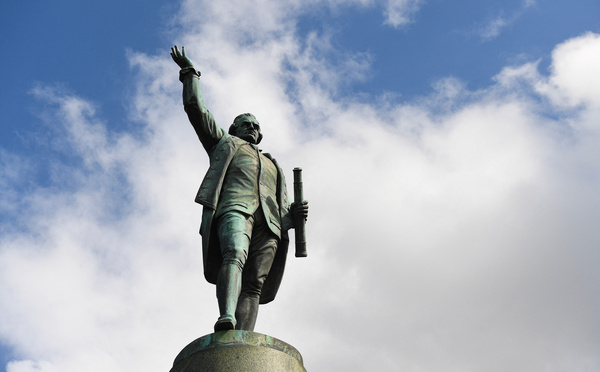 L'Australie retire une statue de l'explorateur James Cook plusieurs fois vandalisée
