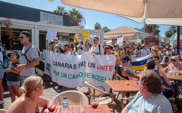 Des milliers de personnes manifestent aux Canaries contre le surtourisme