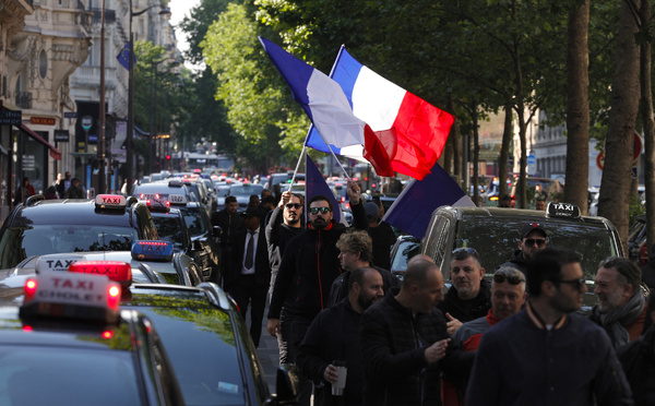 Les taxis "en colère" et toujours mobilisés à Paris