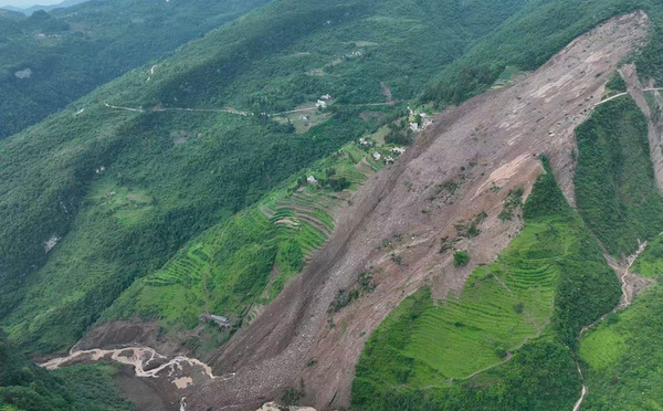 Chine: au moins 4 morts et 17 disparus dans des glissements de terrain