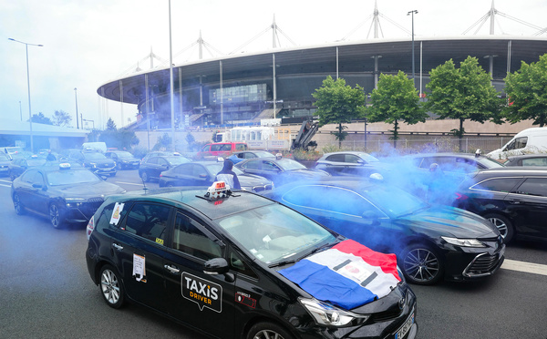 Taxis: le gouvernement "ne va pas faire machine arrière"