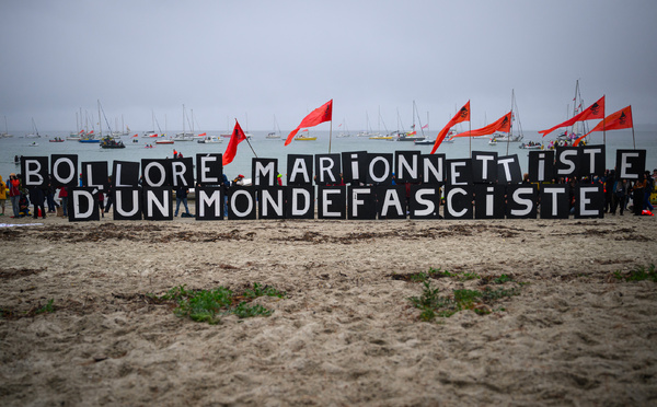En Bretagne, une manifestation maritime et terrestre contre "l'empire Bolloré"