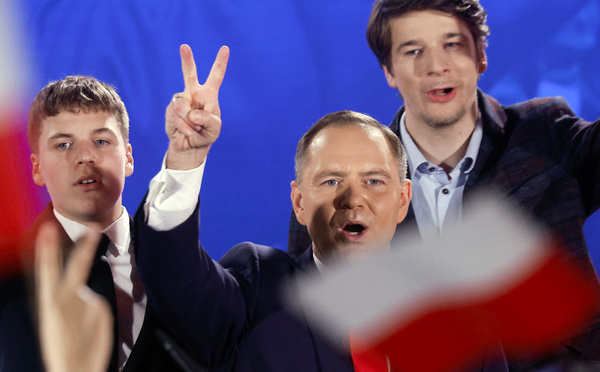 Pologne: le candidat nationaliste remporte de justesse la présidentielle