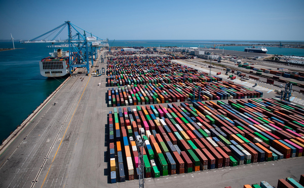 A Fos-sur-Mer, les dockers CGT bloquent trois conteneurs de composants militaires en partance pour Israël